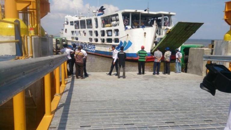 Roro dari Dermaga Insit, Kepulauan Meranti