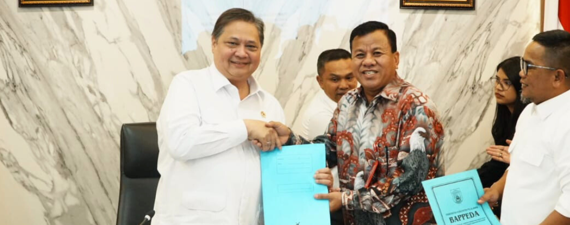 Sejumlah usulan yang diserahkan Bupati Kuansing pada Menko Perekonomian