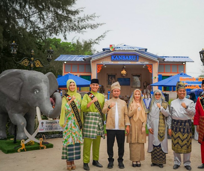 Wali Kota Pekanbaru Agung Nugroho bersama Wakil Wali Kota Markarius Anwar saat pameran di MTQ Riau, Kabupaten Bengkalis, Sabtu (28/6/2025). Foto: Istimewa.