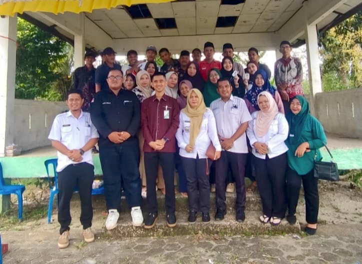 Tim BPJS Ketenagakerjaan Inhil Bersama Camat Tempuling dan Peserta sosialisasi