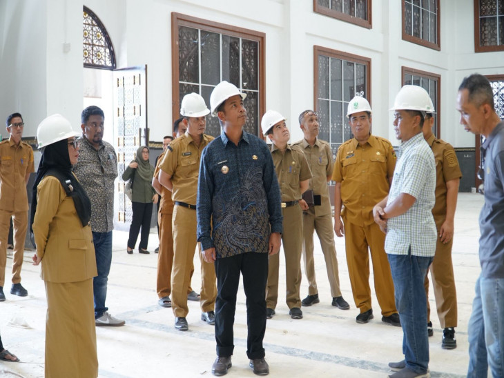 Bupati dan Wakil Bupati Kampar tinjau renovasi Islamic Center Kampar
