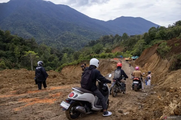Kondisi jalan di Malalak Agam/Antara