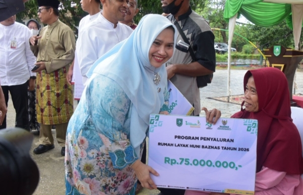 Safari Ramadhan di Siak Kecil, Bupati Kasmarni Tandatangani Prasasti