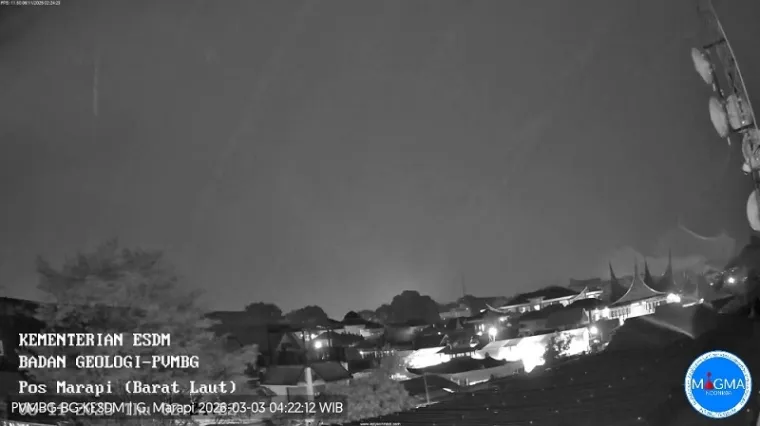 Gunung Marapi yang terpantau erupsi