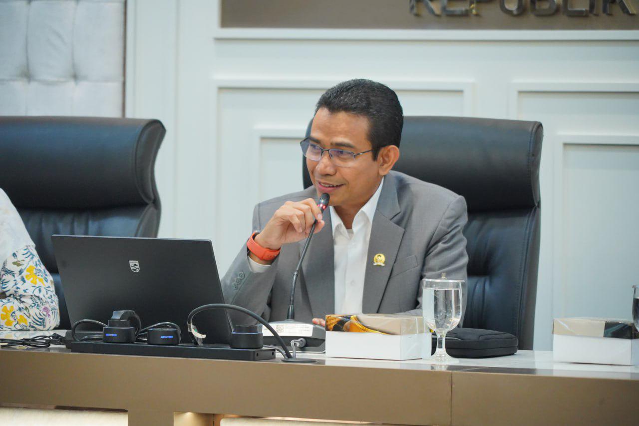 Anggota DPR RI Dapil Riau, Hendry Munief