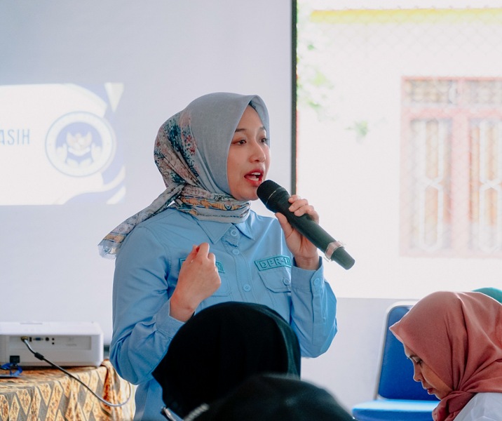 Anggota Komisi IX DPR RI Maharani sosialisasi program MBG di Sintong Makmur, Kecamatan Tanah Putih, Kabupaten Rokan Hilir, Rabu (6/5/2026). Foto: Istimewa.