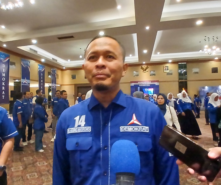 Agung Nugroho kembali memimpin Partai Demokrat Riau periode 2026-20231 setelah terpilih secara aklamasi di Pekanbaru, Jumat (15/5/2026). Foto: Surya/Riau1.