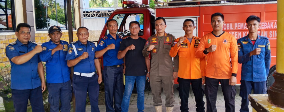 Personel Pemadam Kebakaran dan Penyelamatan Pemkab Kuansing