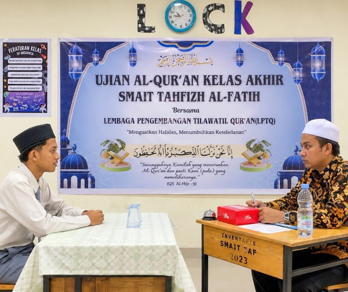 Siswa SMA IT Tahfizh Al-Fatih kelas akhir ujian bacaan Al-Qur'an. Foto: Istimewa.