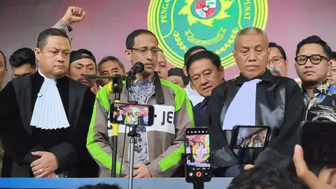 Nadiem Makarim memberikan keterangan pers