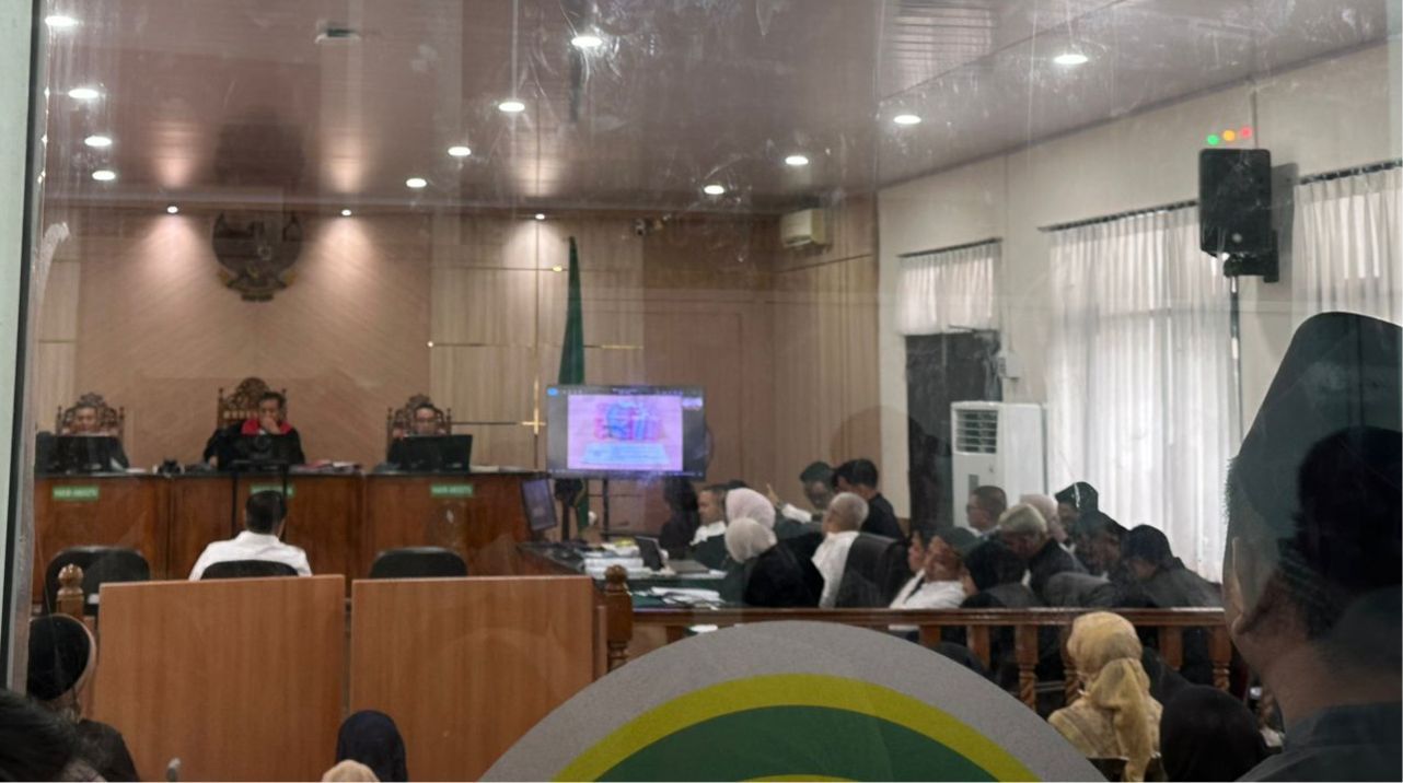Situasi Sidang Lanjutan Kasus Dugaan Korupsi dengan Terdakwa Abdul Wahid, SF Hariyanto Hadir Menjadi Saksi dalam Persidangan tersebut. (Aset Riau1Com/Foto: Istomewa)