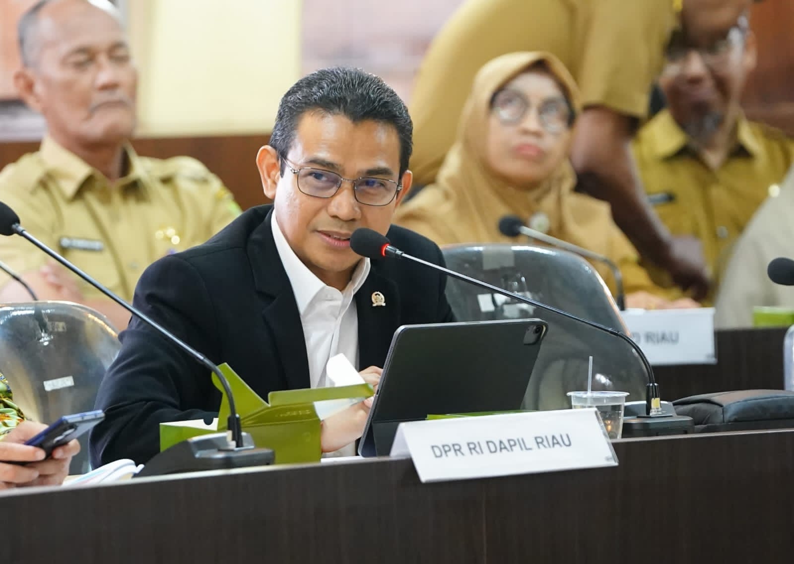 Anggota DPR RI Dapil Riau, Hendry Munief