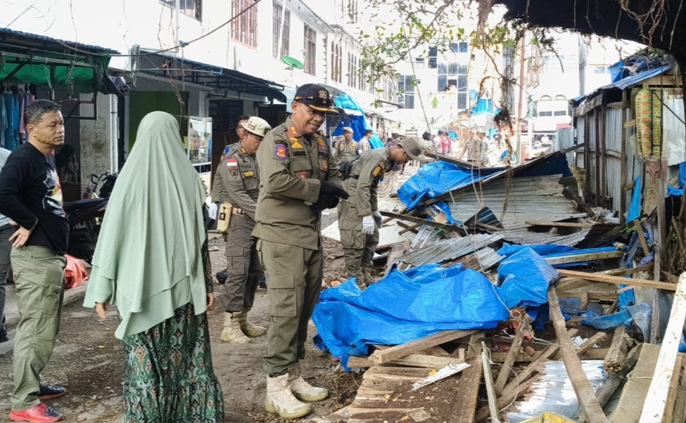 Pembongkaran kios di Tembilahan