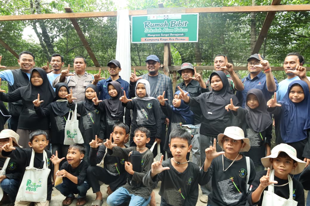 kegiatan Sekolah Alam di Ekowisata Mangrove Sungai Bersejarah, Kampung Kayu Ara Permai, Kecamatan Sungai ApiK