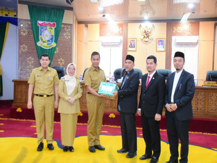 Bupati Kampar H. Ahmad Yuzar menyampaikan Ranperda Pertanggungjawaban Pelaksanaan APBD Kabupaten Kampar 2025