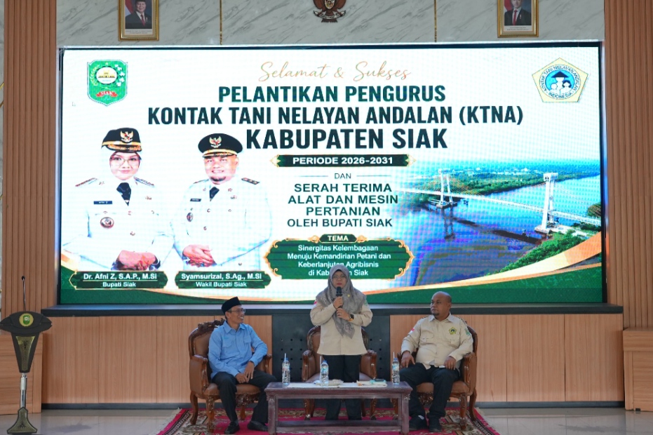Bupati Afni saat pelantikan pengurus KTNA Siak