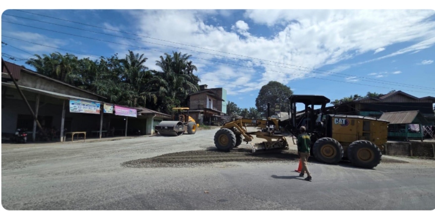 Perbaikan jalan di Rokan Hulu