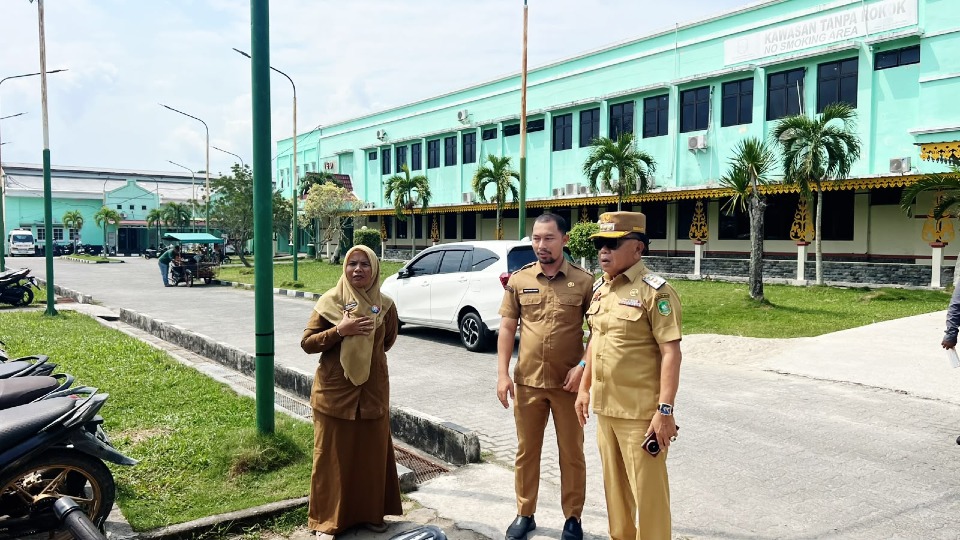 Bupati Kepulauan Meranti, Asmar, melakukan sidak ke RSUD Kabupaten Kepulauan Meranti