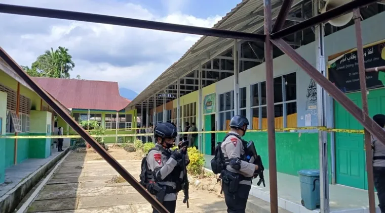 Suasana MAN 3 Padang usai ledakan bom rakitan