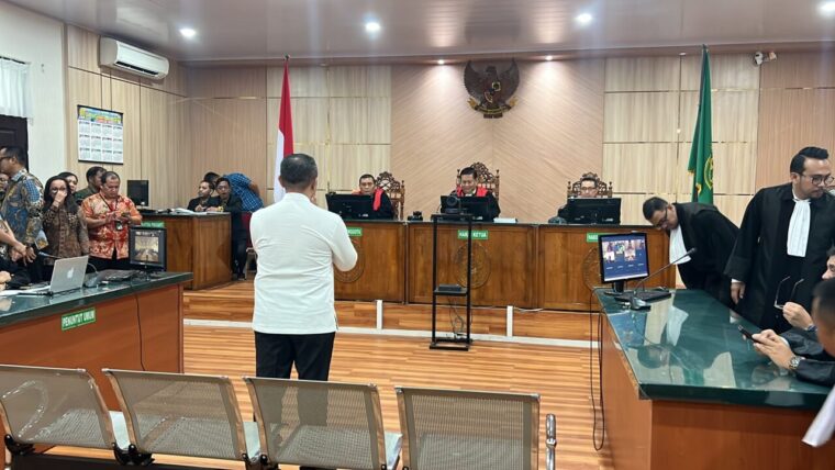 Saat sidang kasus korupsi Gubernur Riau nonaktif Abdul Wahid di PN Pekanbaru