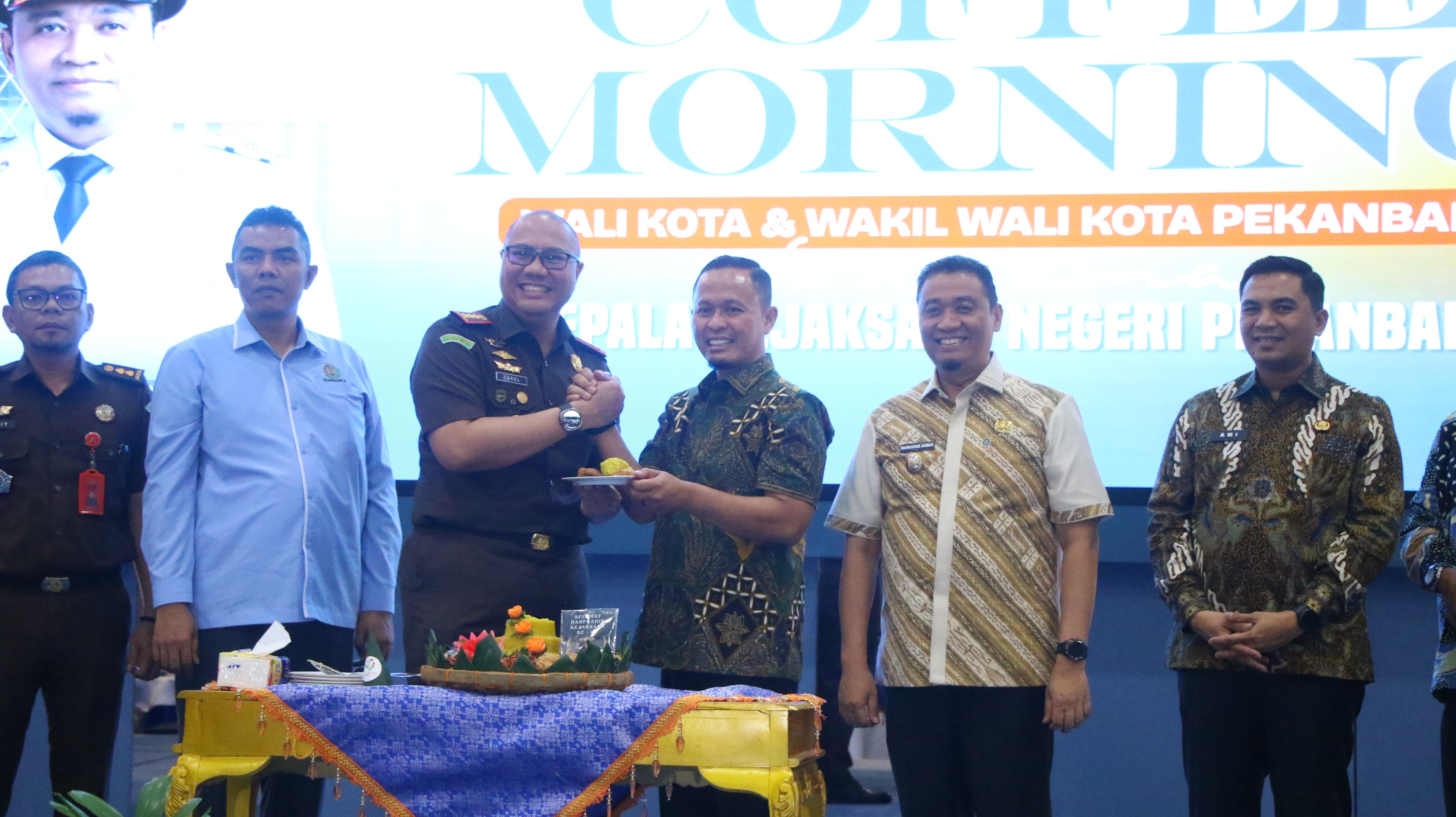 Jajaran Pemko Pekanbaru menyambut kedatangan Carel Wiliams dengan jabatan baru sebagai Kajari. Foto: Istimewa.
