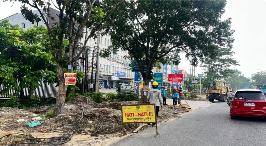 Jalan Tuanku Tambusai Pekanbaru yang akan dilebarkan