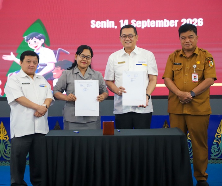 Penandatanganan Berita Acara Implementasi Inklusi Kesadaran Pajak Tingkat SMP Sederajat sekaligus Bimtek bagi tenaga pendidik di Aula Hang Tuah, Kanwil DJP Riau, Pekanbaru, Senin (14/9/2026). Foto: Istimewa.