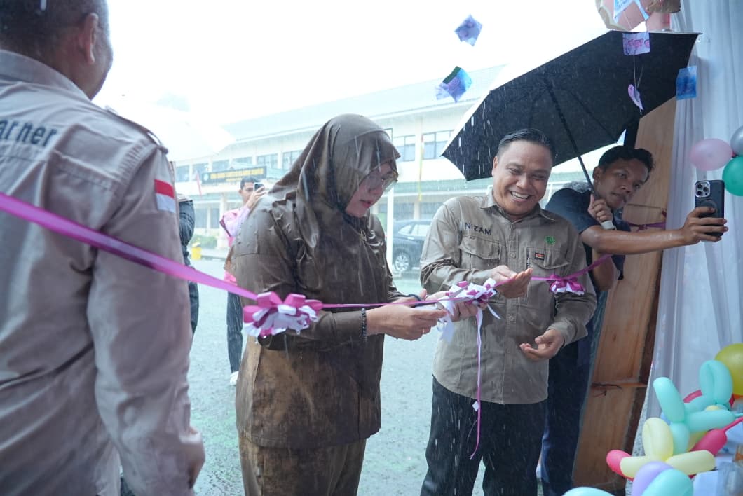 Pembukaan kompetisi Gema Pros Tingkat SMP/MTs se-Kabupaten Siak saat kondisi hujan