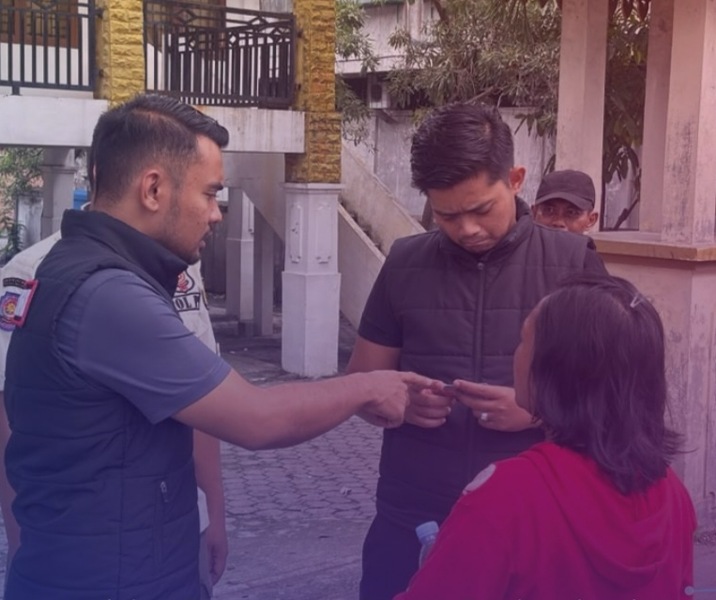 Tim gabungan Pemko Pekanbaru menyelamatkan seorang wanita terlantar di Jalan Ahmad Yani. Foto: Istimewa.