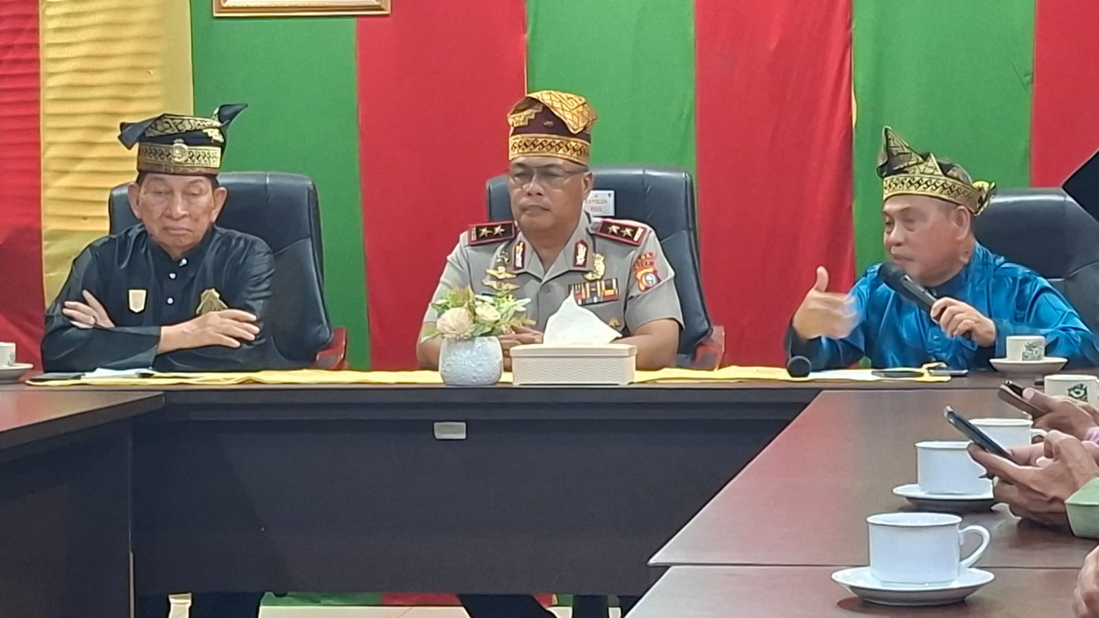 Kapolda Riau Irjen Pol. Arman Achdia di Balai Adat LAM Riau