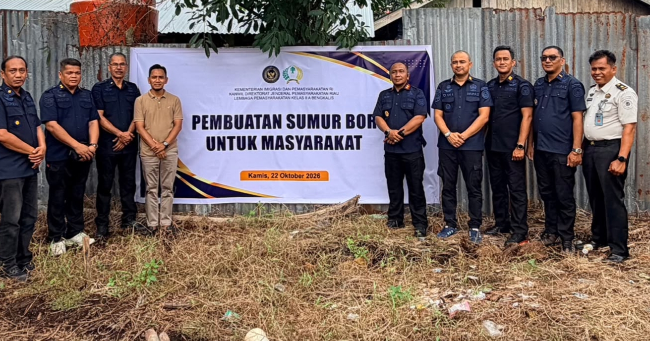 Kalapas Priyo Tri Laksono dan Pejabat Struktural Lapas Tinjau Pembuatan Sumur Bor
