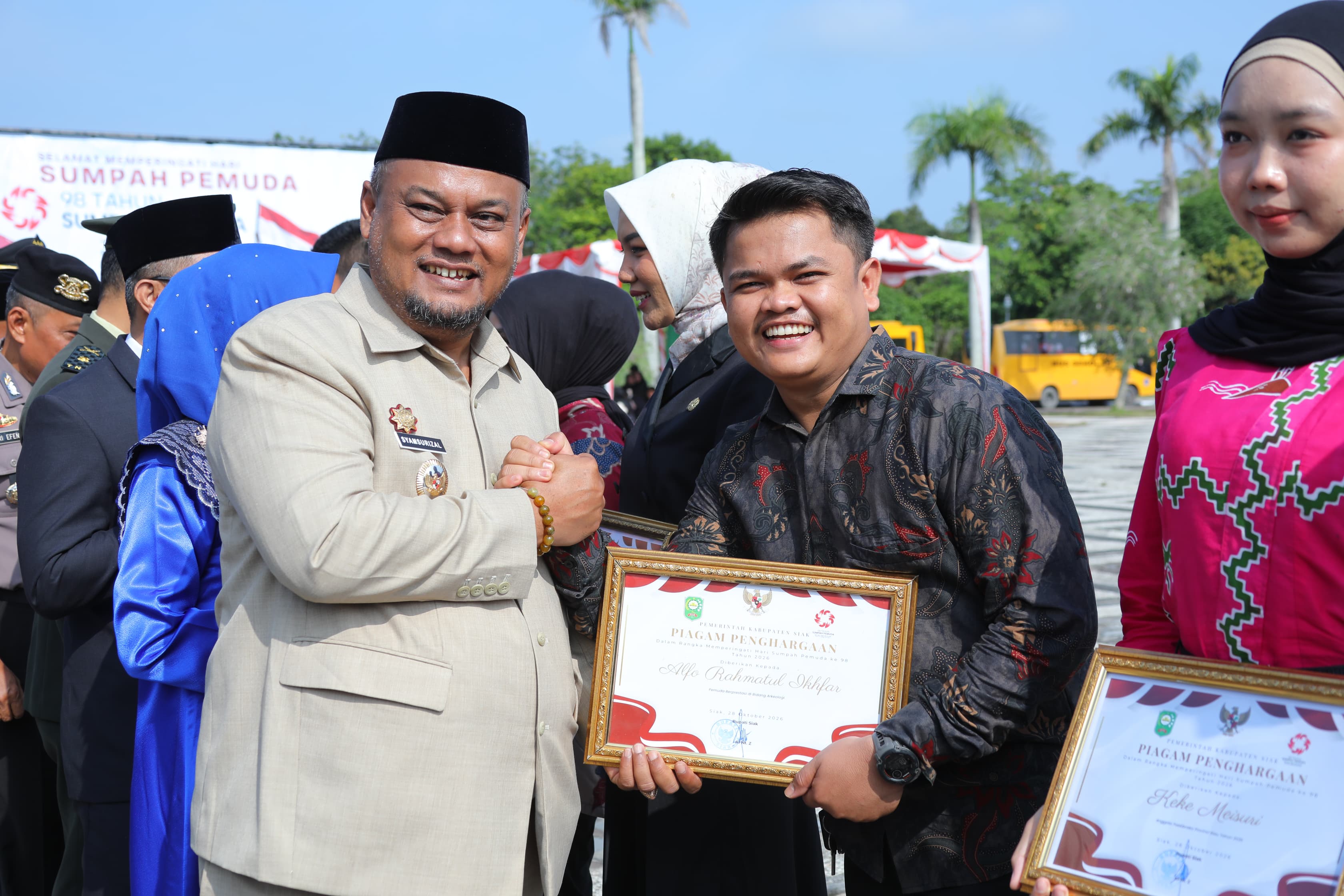 Alfo Rahmatul Ikhfar saat terima penghargaan
