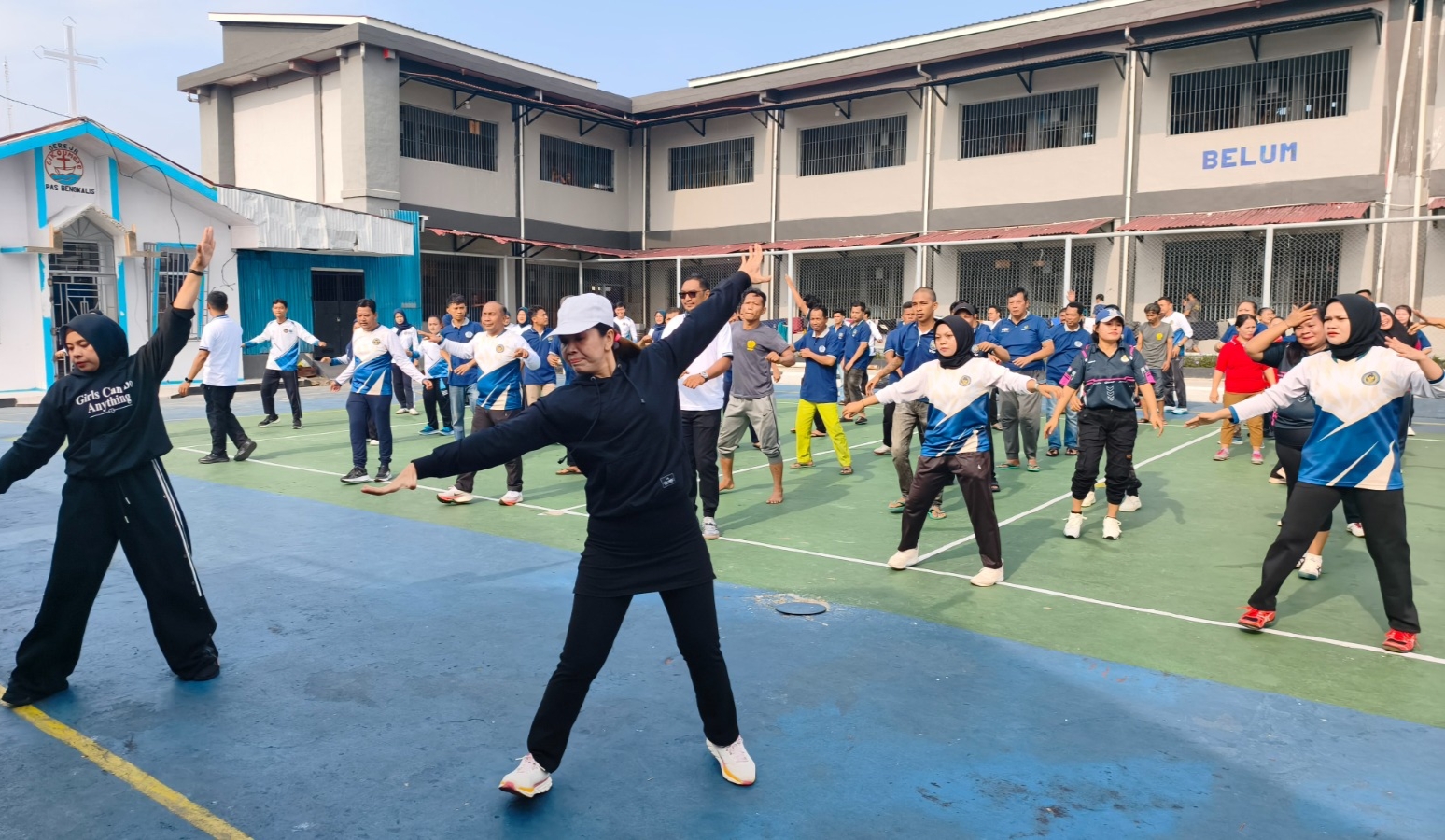 Jaga Kebugaran Tubuh, WB dan Pejabat Lapas Jalin Kekeluargaan Dengan Senam Pagi